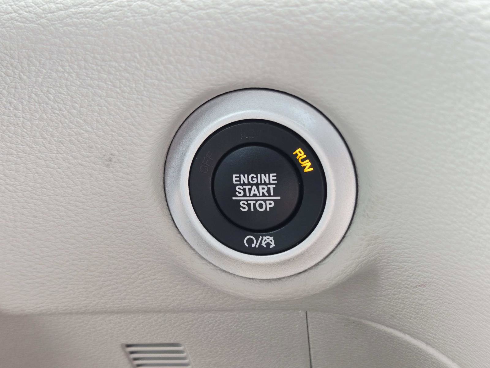 Used 2023 Chrysler Pacifica Limited FWD image 36