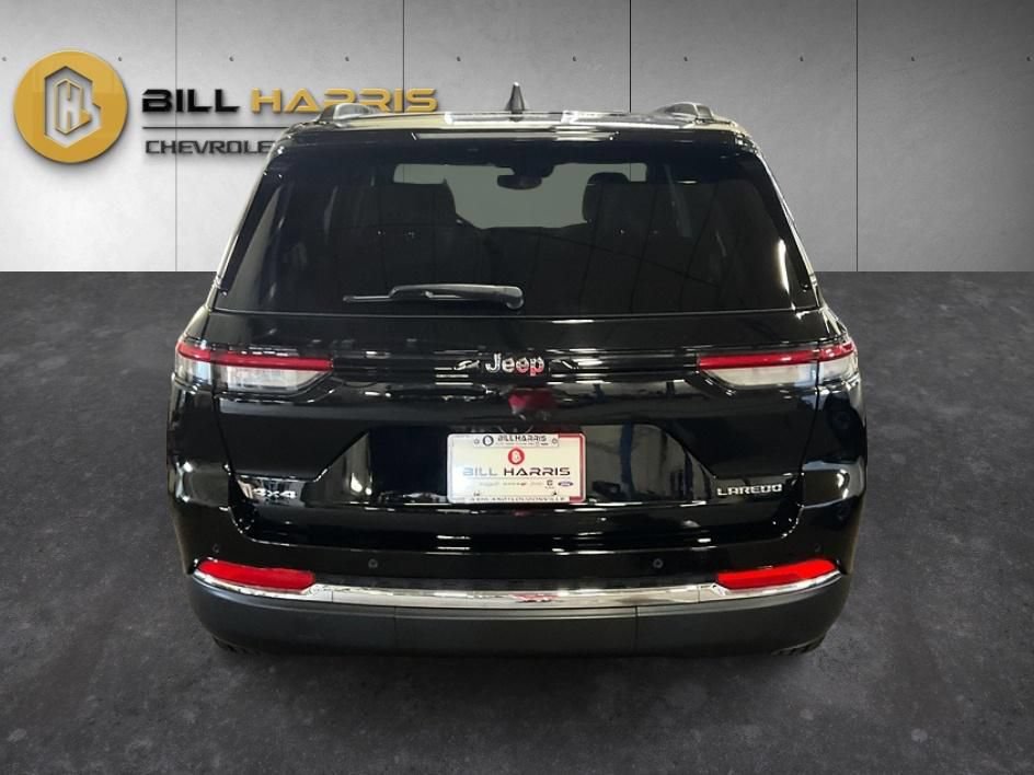 Used 2023 Jeep Grand Cherokee Laredo AWD/4WD image 11