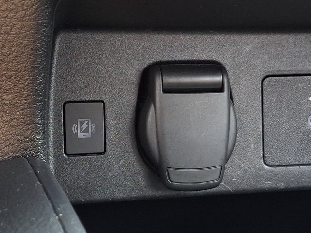 Certified 2024 Nissan Versa SR FWD image 25