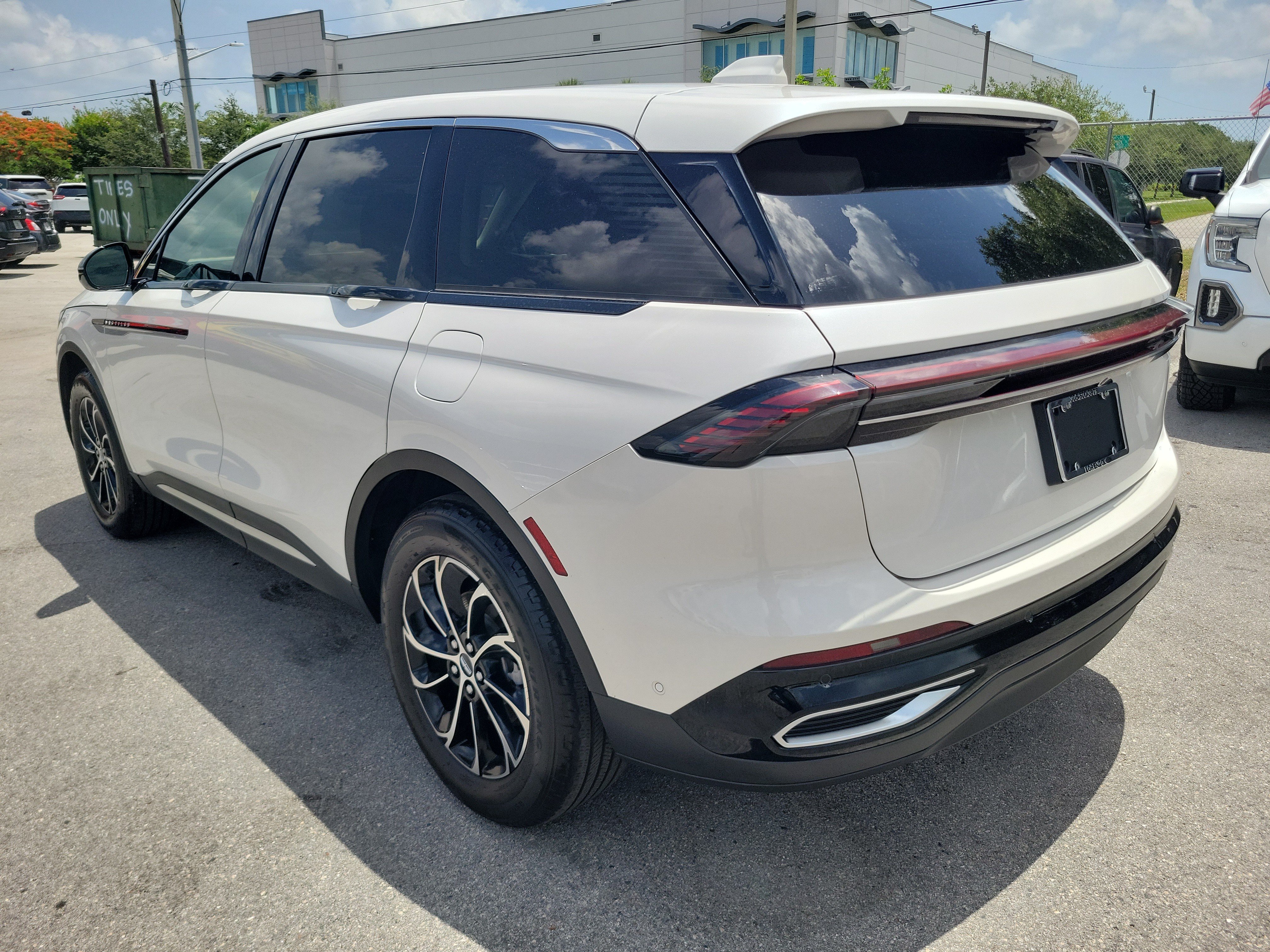 Used 2024 Lincoln Nautilus Premier AWD/4WD image 7