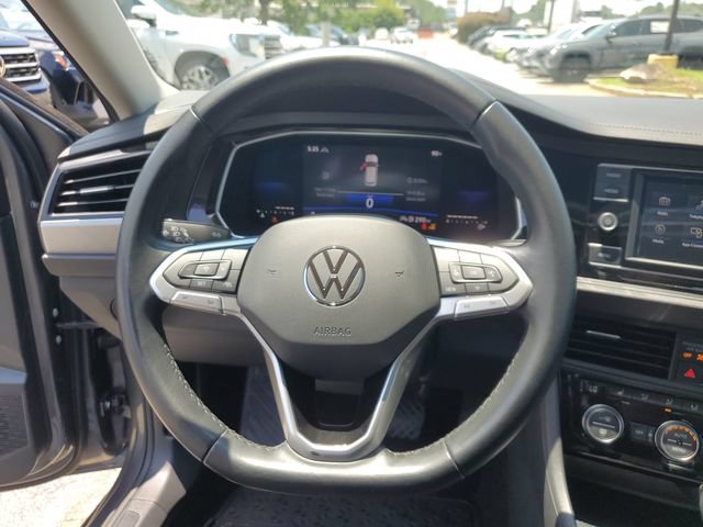 Used 2023 Volkswagen Jetta SE FWD image 28