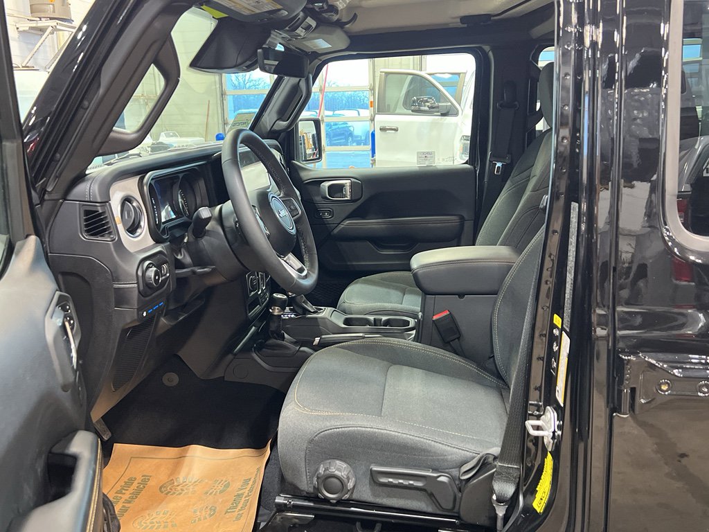 Used 2025 Jeep Wrangler Backcountry image 12