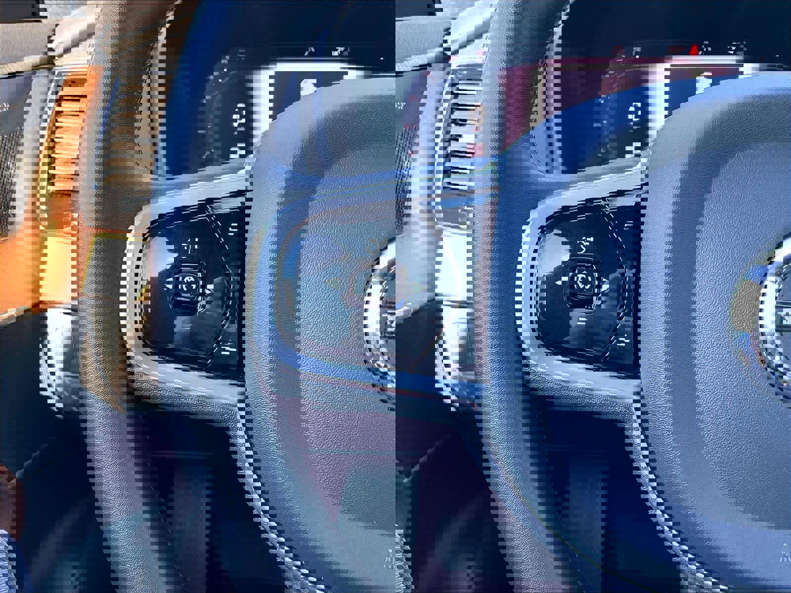 Used 2023 Volvo XC90 T8 Plus image 21