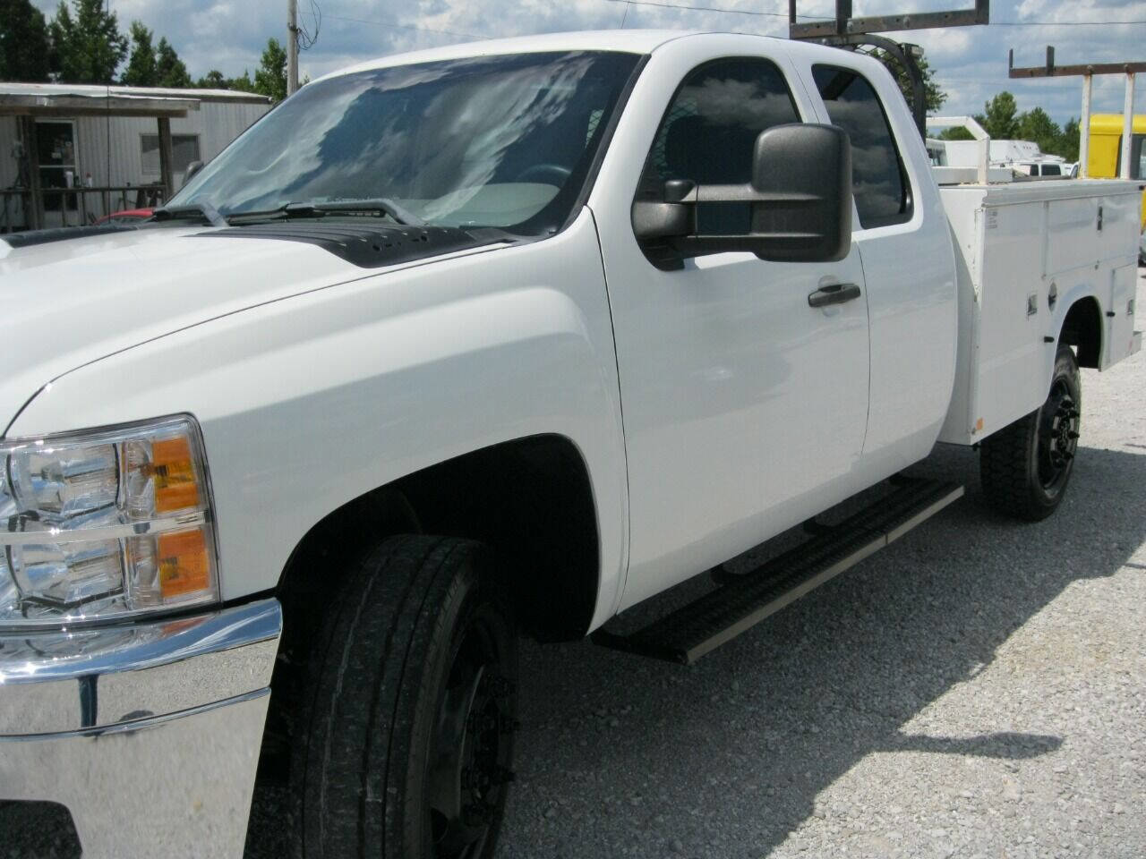 Used 2013 Chevrolet Silverado 3500 W/T image 2