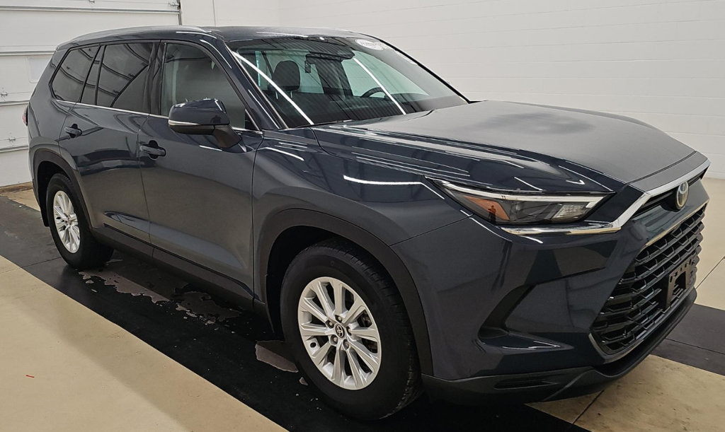 Used 2024 Toyota Grand Highlander AWD Hybrid image 3