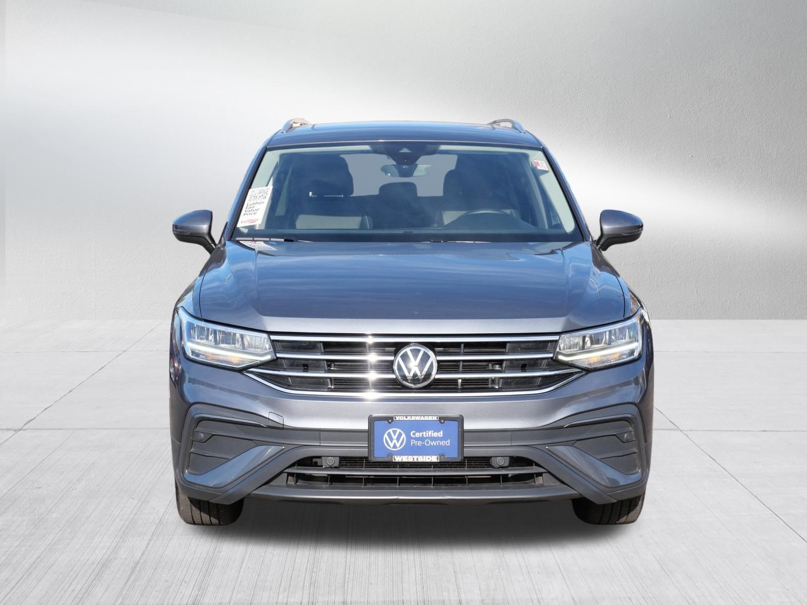 Certified 2023 Volkswagen Tiguan SE w/ Panoramic Sunroof Package AWD/4WD image 2