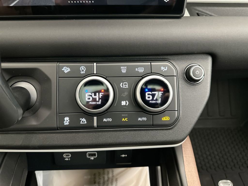 Certified 2024 Land Rover Defender 110 S AWD/4WD image 10