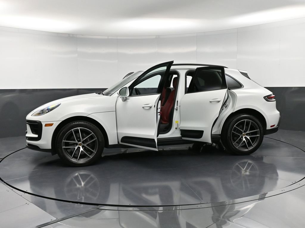 Certified 2023 Porsche Macan Turbo image 36