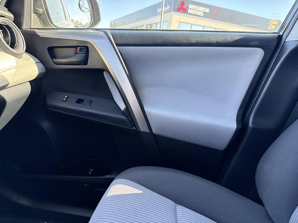 Used 2015 Toyota RAV4 LE image 24