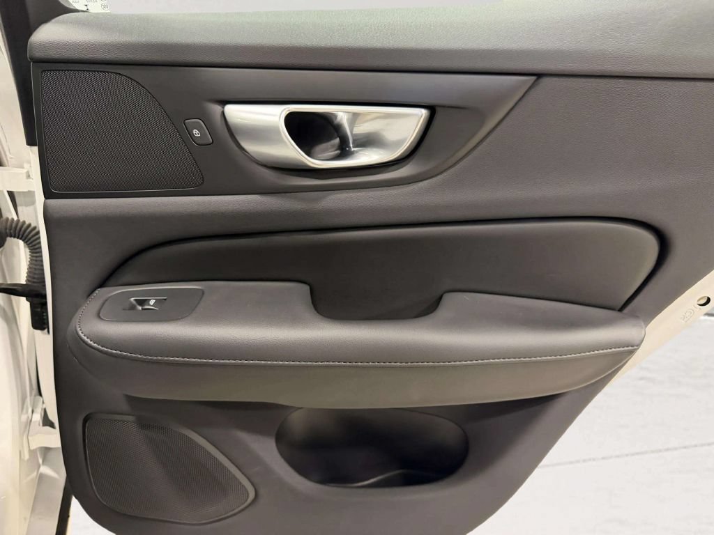 Used 2025 Volvo S60 B5 Core FWD image 24