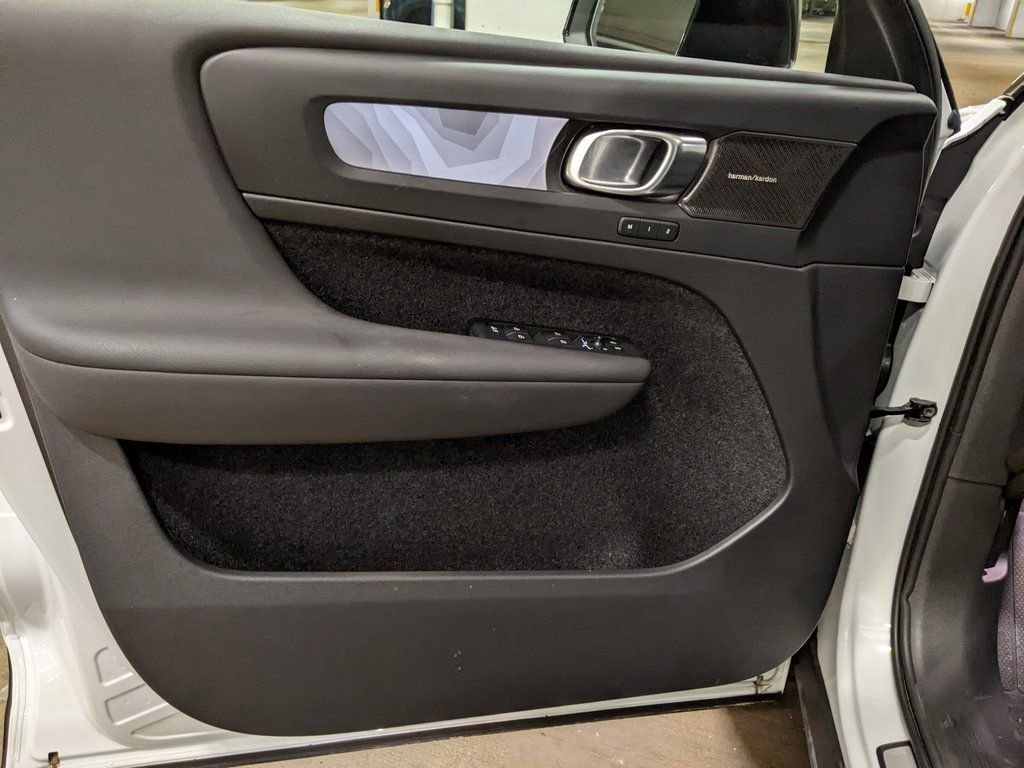 Certified 2023 Volvo XC40 Recharge Ultimate image 9