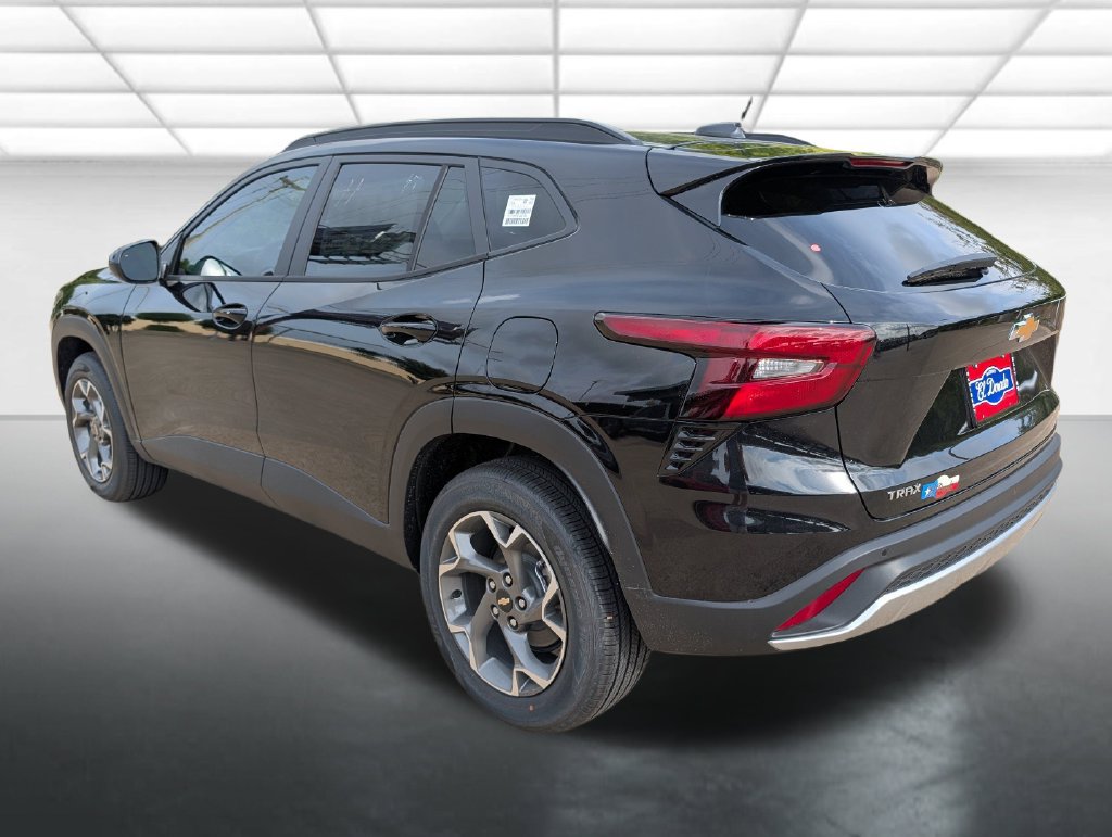 New 2026 Chevrolet Trax LT w/ Driver Confidence Package FWD image 2