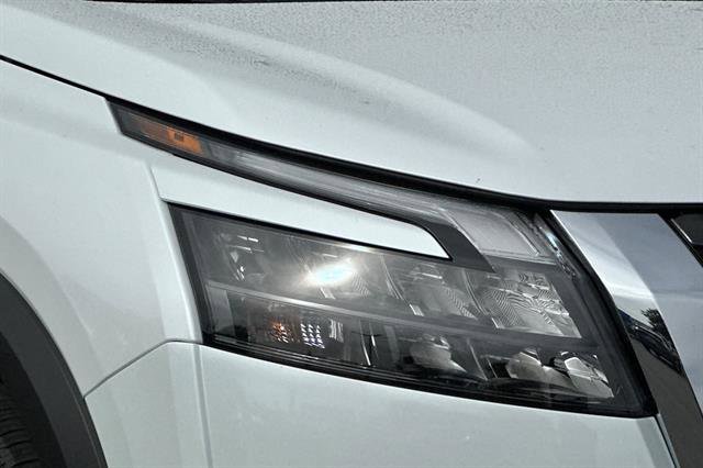 New 2025 Nissan Pathfinder SV w/ SV Premium Package image 30