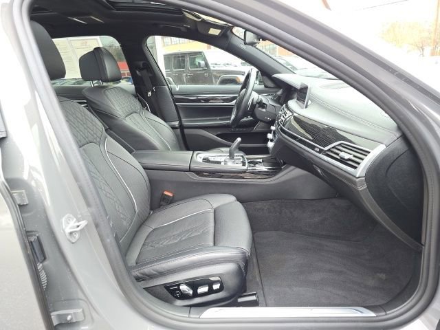 Used 2021 BMW 750i xDrive w/ M Sport Package image 44
