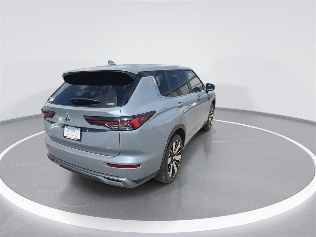 New 2025 Mitsubishi Outlander SE image 8