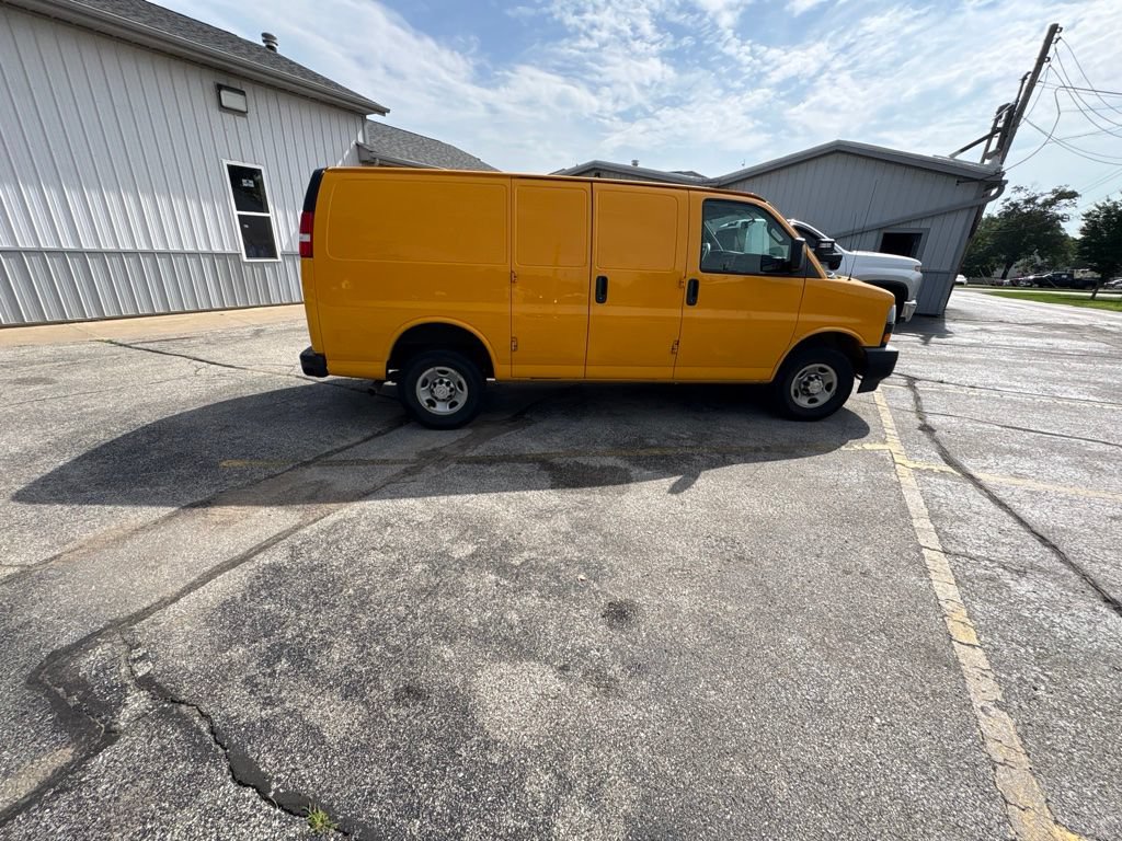 Used 2018 Chevrolet Express 2500 RWD image 5