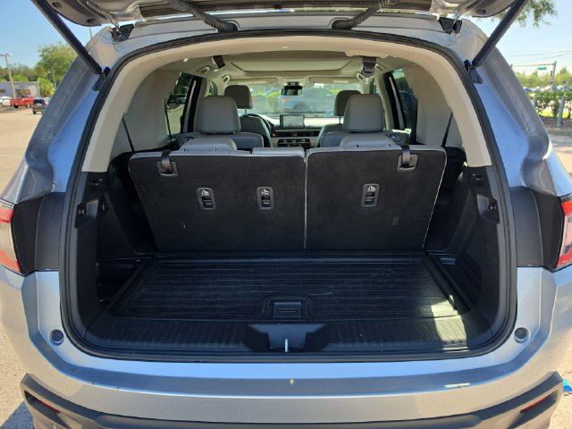 Used 2025 Honda Pilot Touring image 10