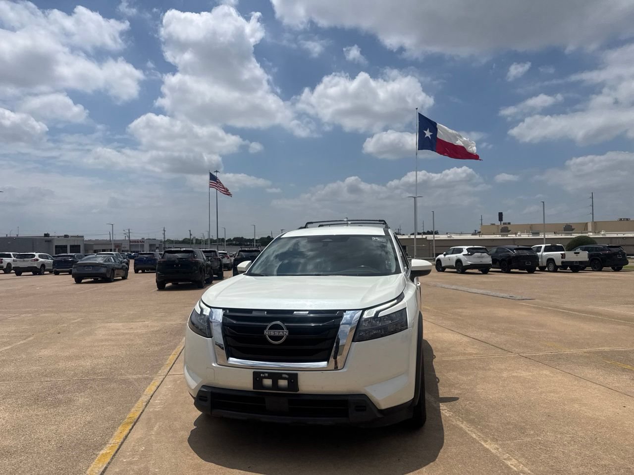 Certified 2023 Nissan Pathfinder SV w/ Lighting Package (N92) FWD image 6