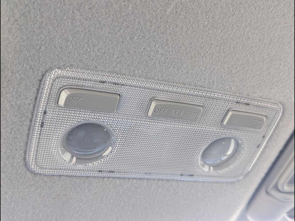 Used 2015 Toyota Yaris L image 21