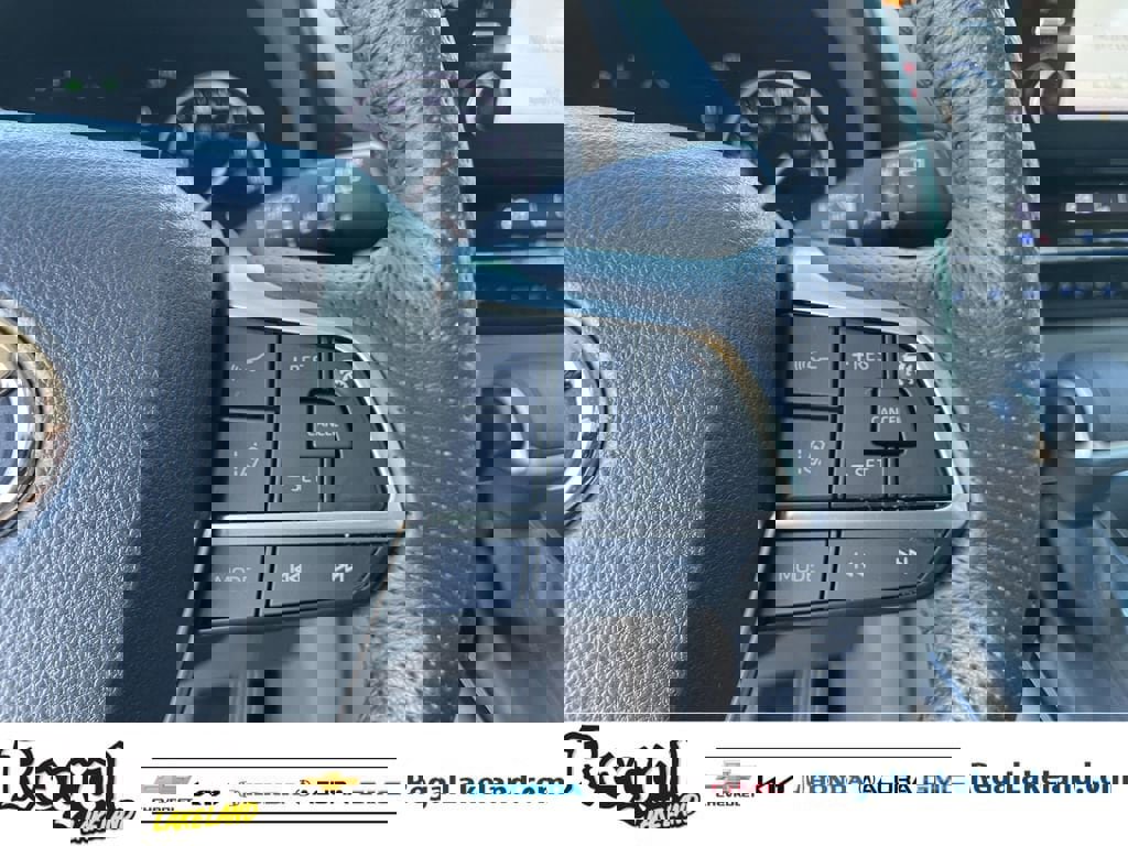 Used 2023 Toyota Sienna Limited image 31