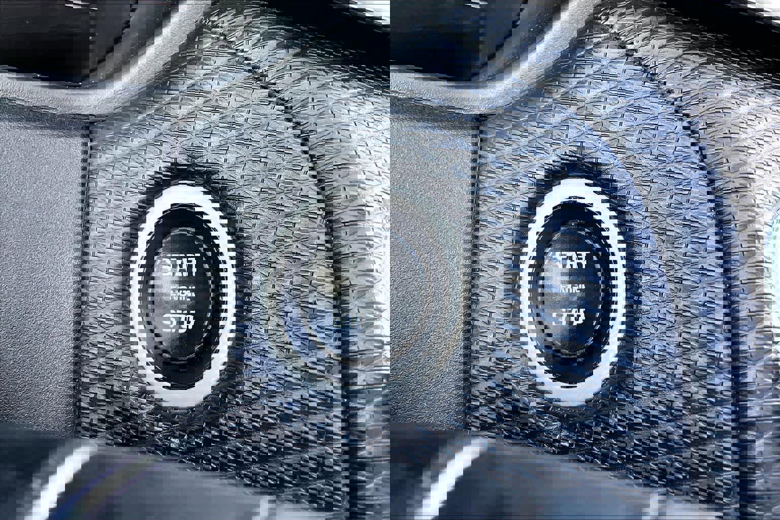 Used 2019 Land Rover Range Rover Velar R-Dynamic SE image 33