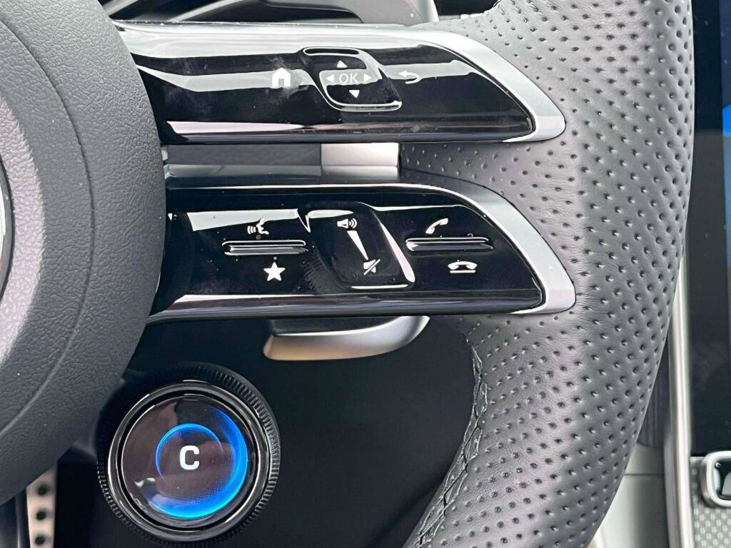 New 2026 Mercedes-Benz GLC 43 AMG 4MATIC image 32