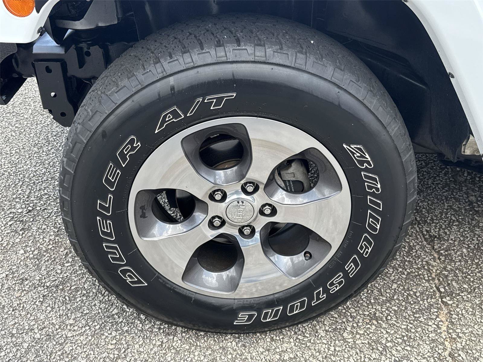 Used 2017 Jeep Wrangler Unlimited Sahara AWD/4WD image 10