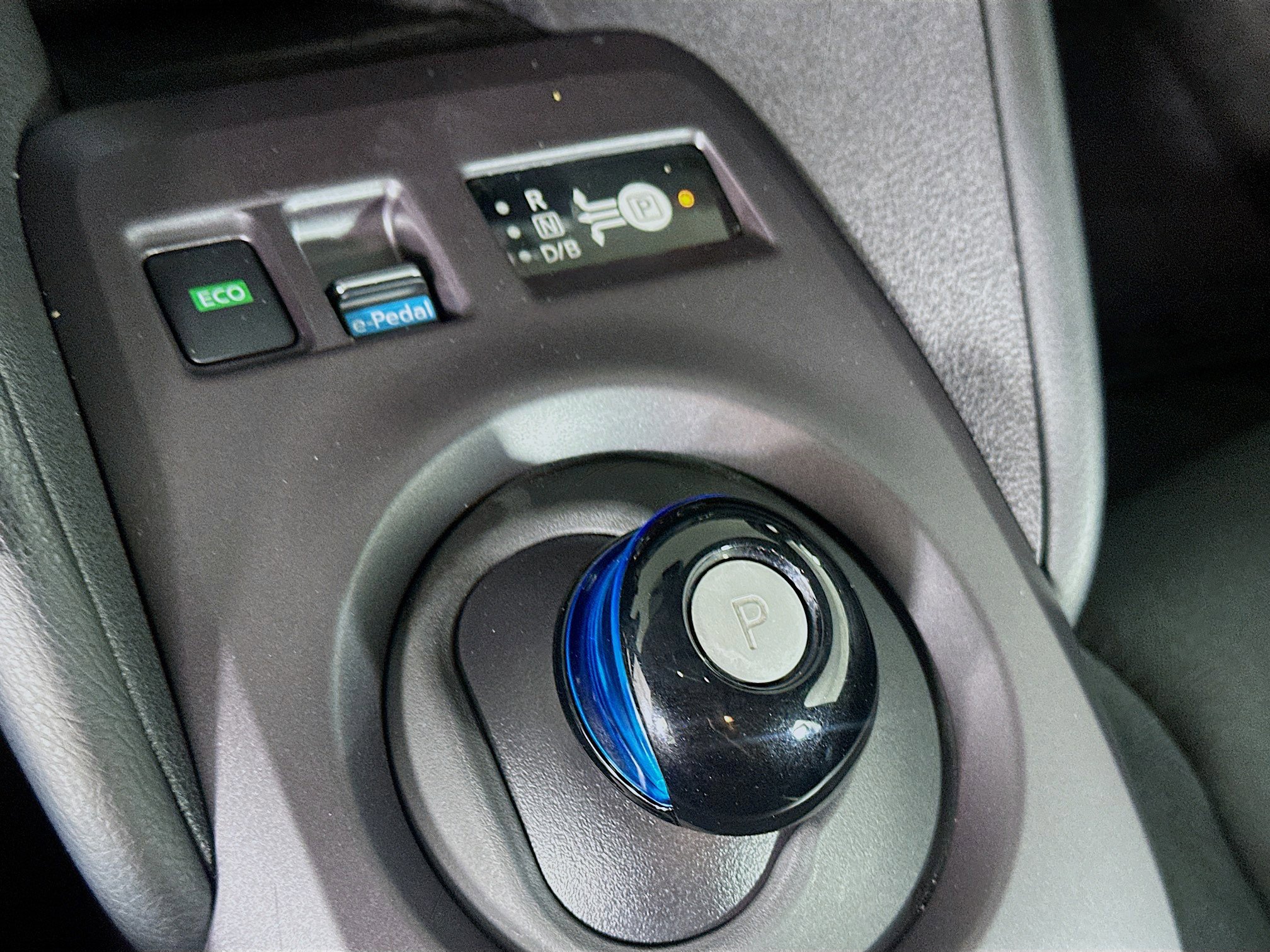 Used 2025 Nissan Leaf S image 24