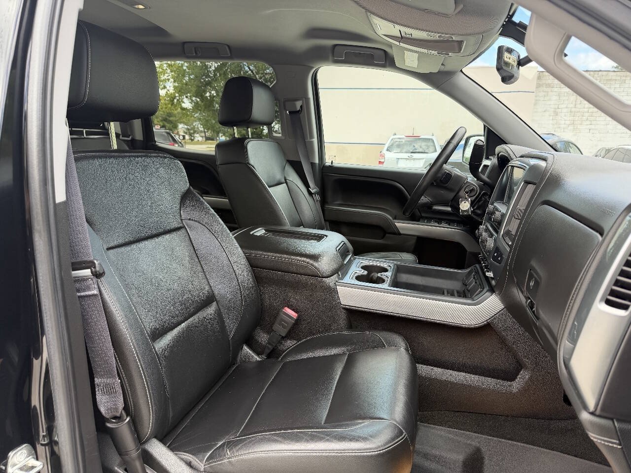 Used 2017 Chevrolet Silverado 1500 LTZ Z71 w/ LTZ Plus Package AWD/4WD image 8