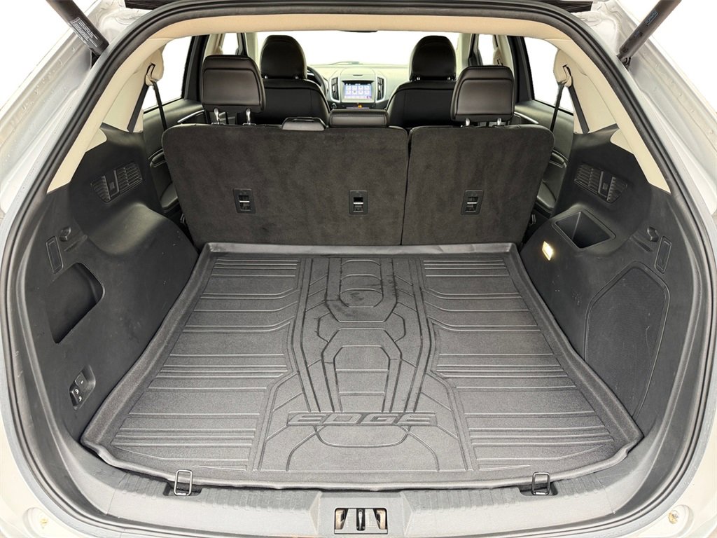 Used 2019 Ford Edge Titanium image 21
