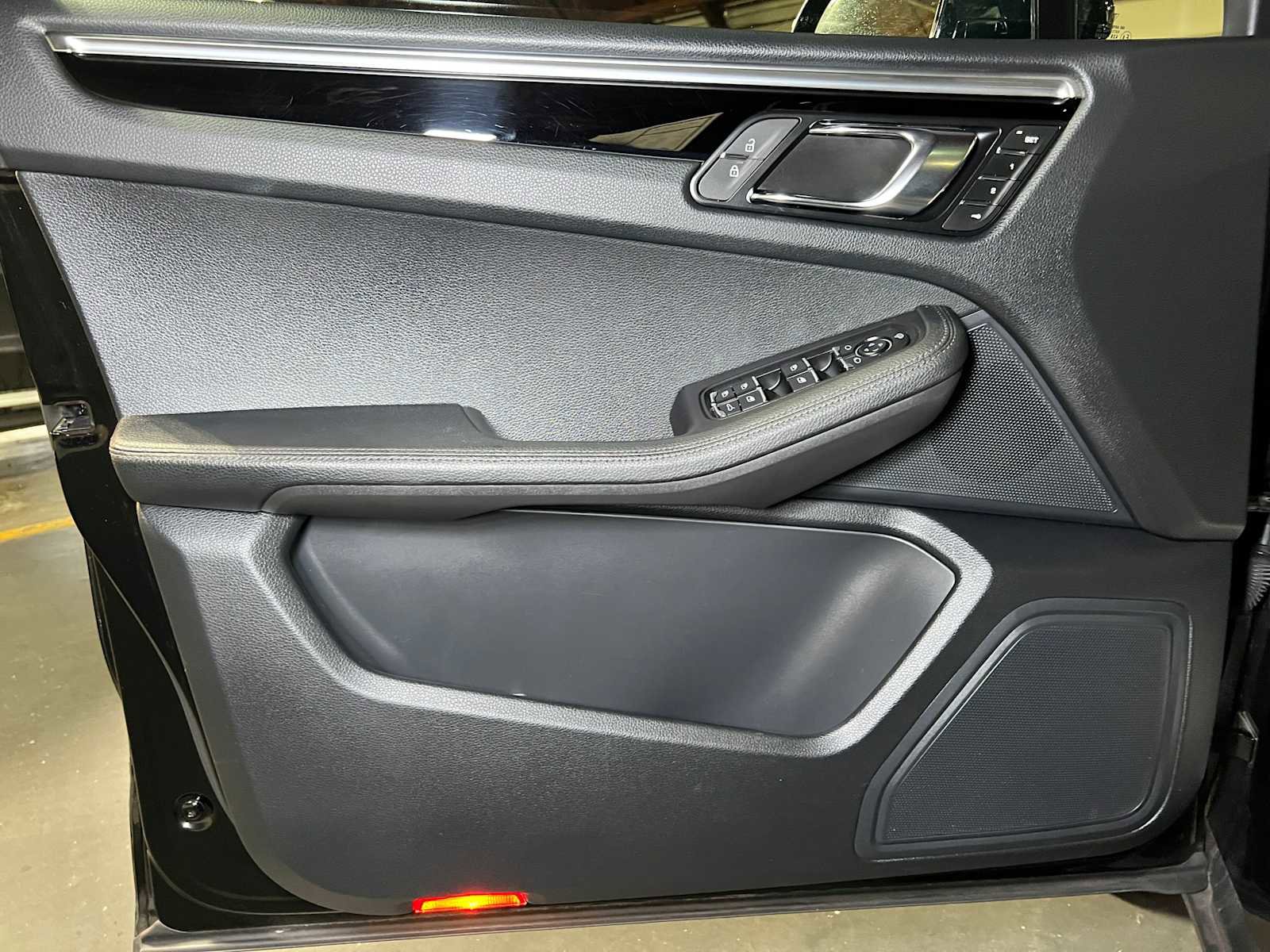 Used 2024 Porsche Macan image 21