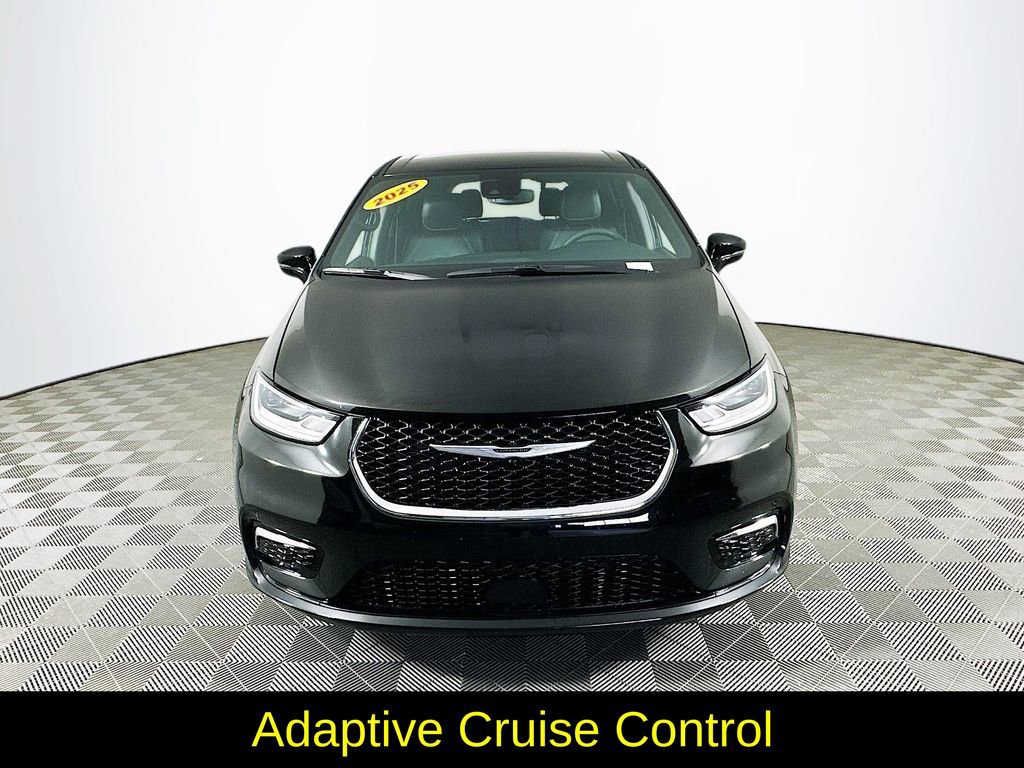 Certified 2025 Chrysler Pacifica Select image 4