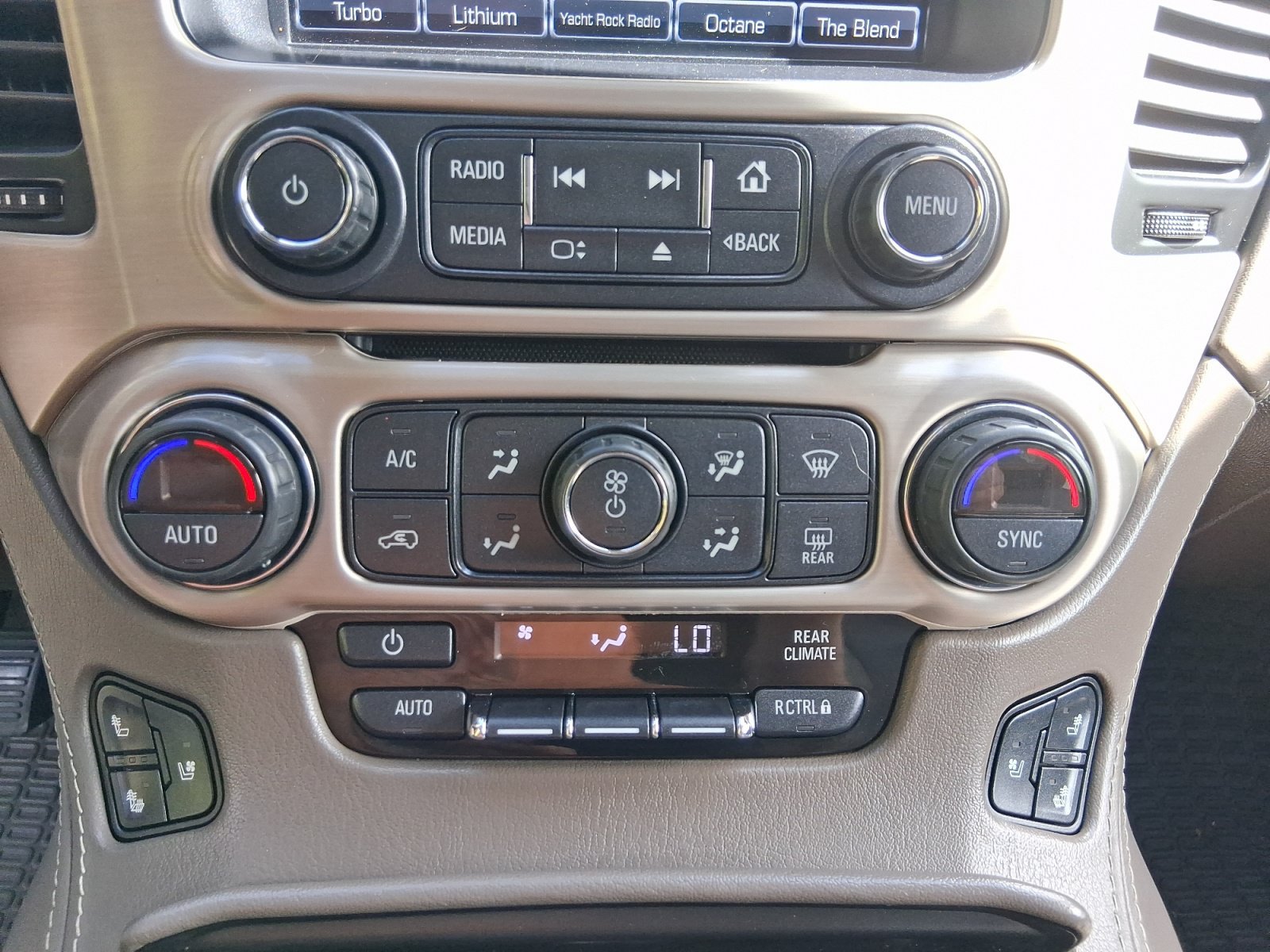 Used 2020 GMC Yukon Denali w/ Denali Premium Package AWD/4WD image 18