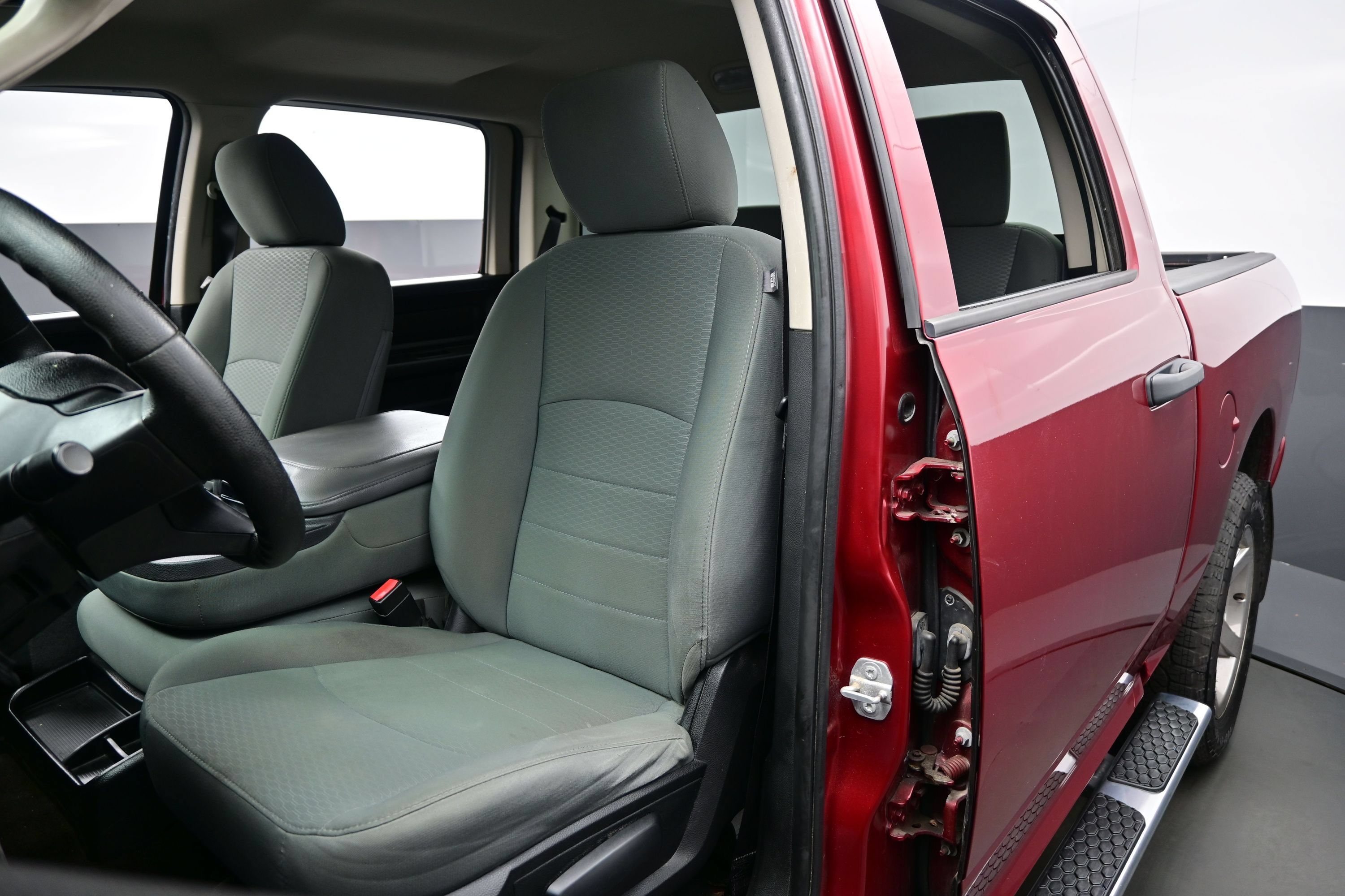 Used 2015 RAM 1500 Express AWD/4WD image 10