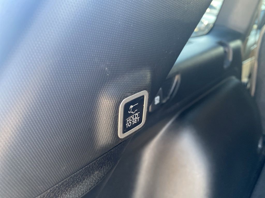 Used 2023 Jeep Grand Cherokee Limited w/ Black Appearance Package image 15