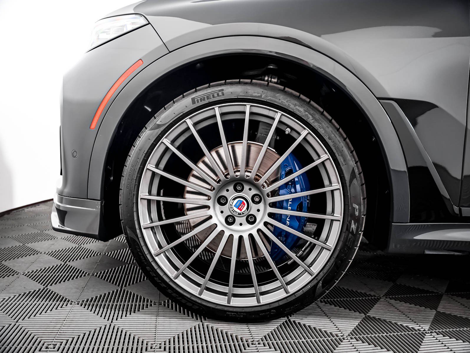 Used 2021 BMW ALPINA XB7 AWD/4WD image 4