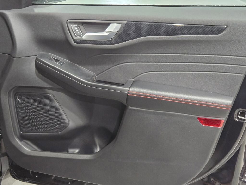 New 2025 Ford Escape ST-Line w/ Tech Pack #1 image 8