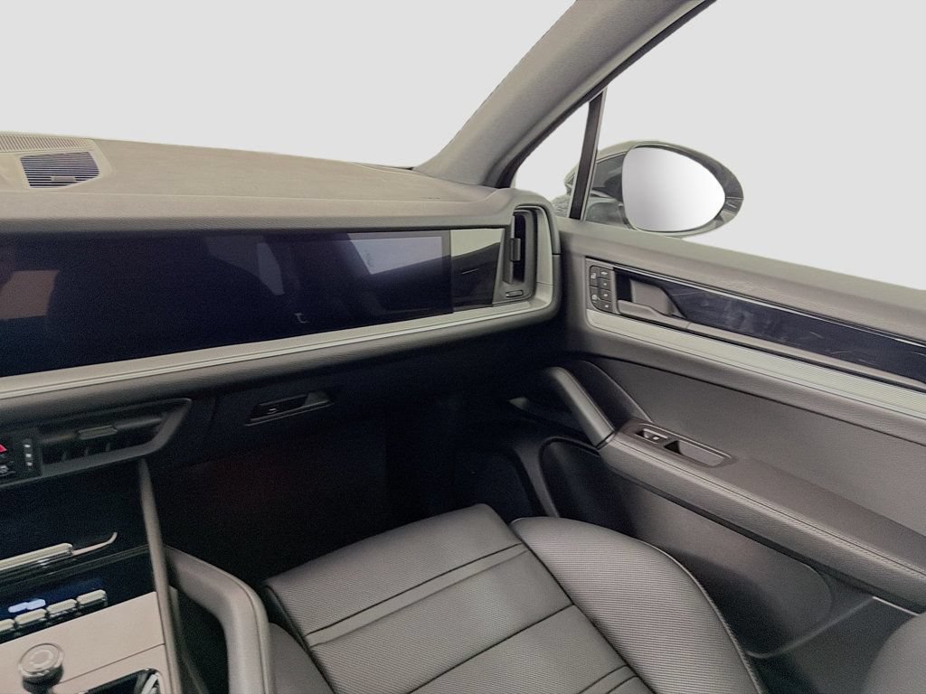Certified 2025 Porsche Cayenne S AWD/4WD image 27