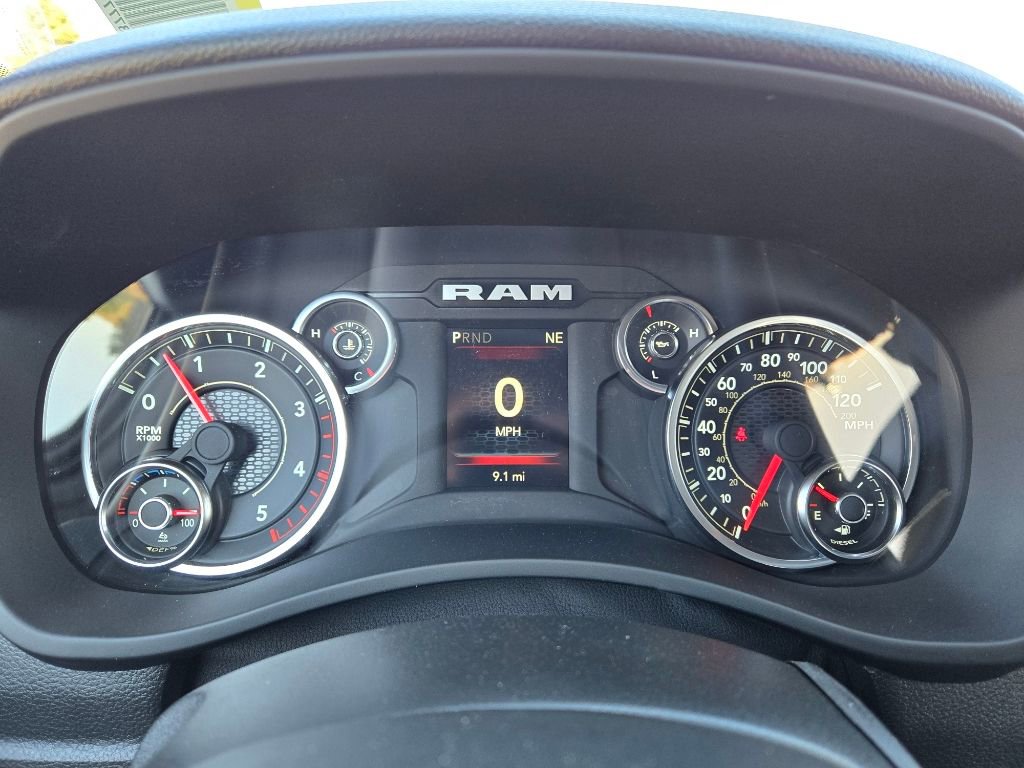 Used 2024 RAM 2500 Tradesman w/ Chrome Appearance Group image 18