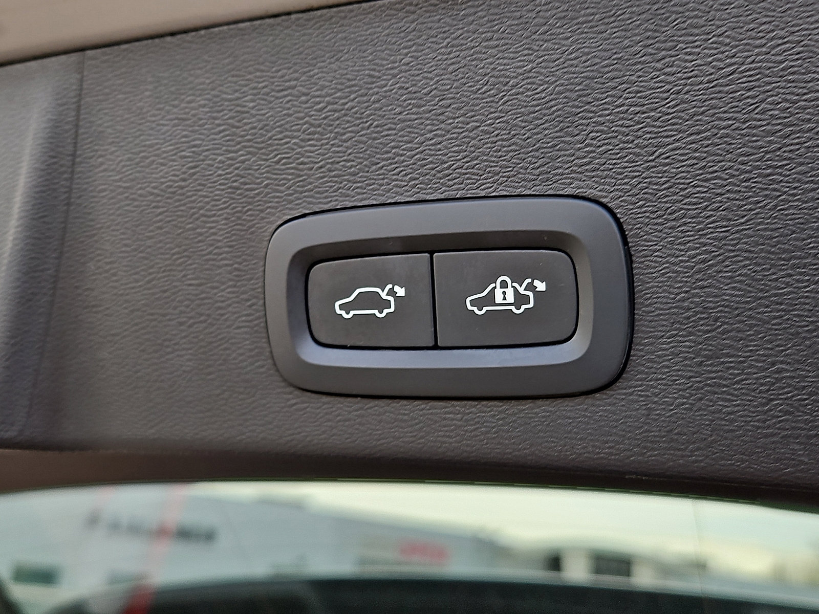 Certified 2023 Volvo XC40 B5 Plus w/ Driver Assist Package AWD/4WD image 30