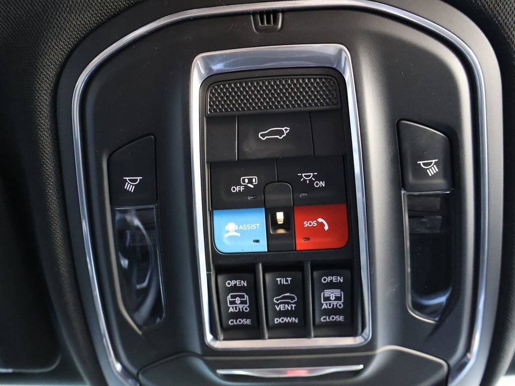 Used 2024 Jeep Grand Cherokee Trailhawk w/ Luxury Tech Group III AWD/4WD image 16