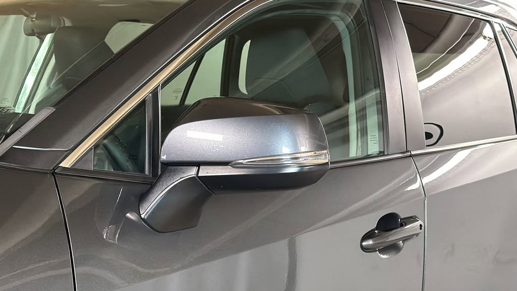 Used 2021 Toyota RAV4 XLE w/ Convenience Package image 5