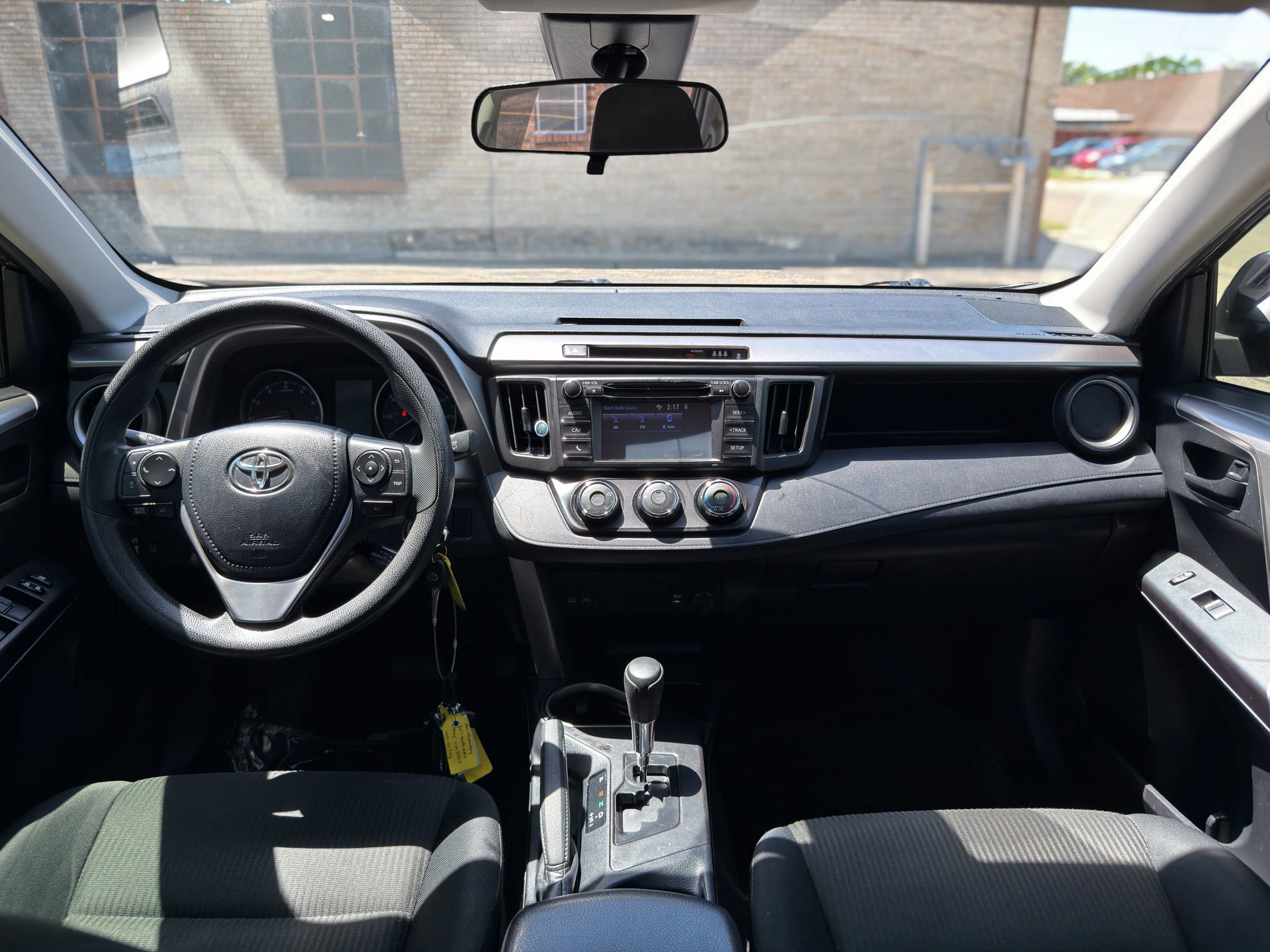 Used 2018 Toyota RAV4 LE FWD image 10