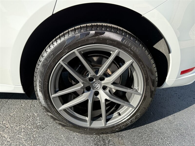 Used 2025 Porsche Macan Turbo AWD/4WD image 26
