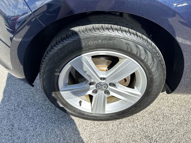 Used 2017 Volkswagen Golf Wolfsburg Edition image 32