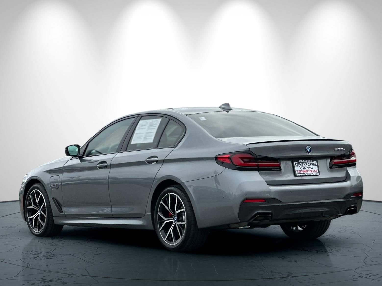 Used 2023 BMW 530e w/ M Sport Package image 6