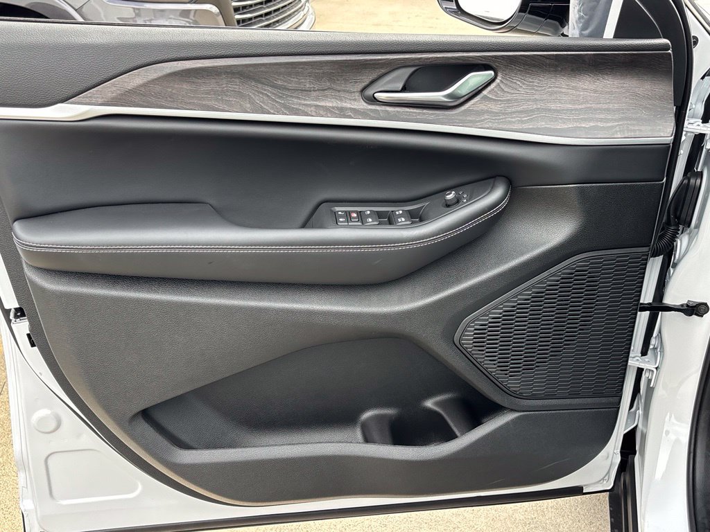New 2027 Jeep Grand Cherokee Altitude AWD/4WD image 9