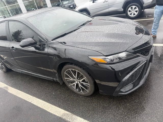 Used 2024 Toyota Camry SE w/ Cold Weather Package AWD/4WD image 1
