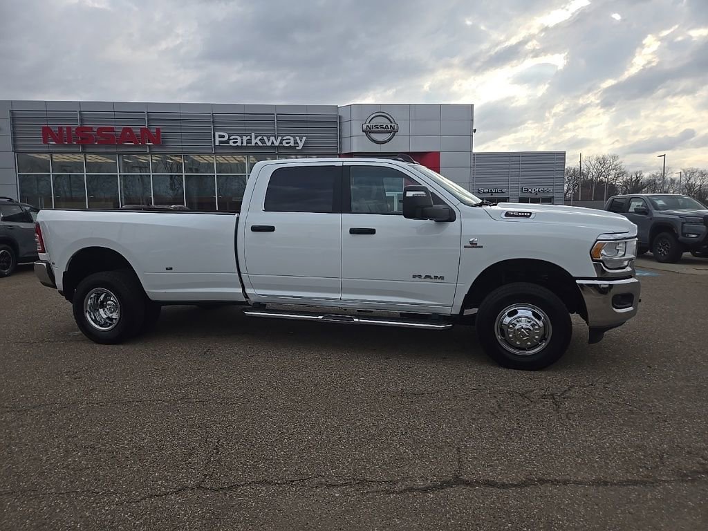 Used 2024 RAM 3500 Big Horn AWD/4WD image 8