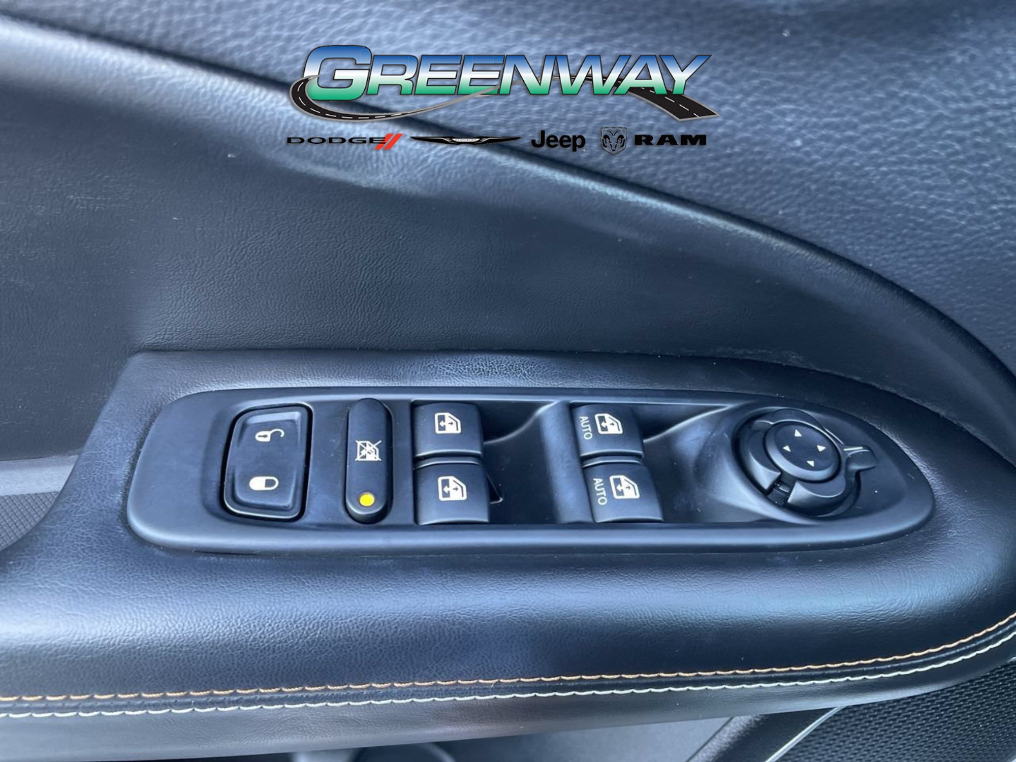 Used 2017 Jeep Compass Latitude w/ Popular Equipment Group FWD image 17